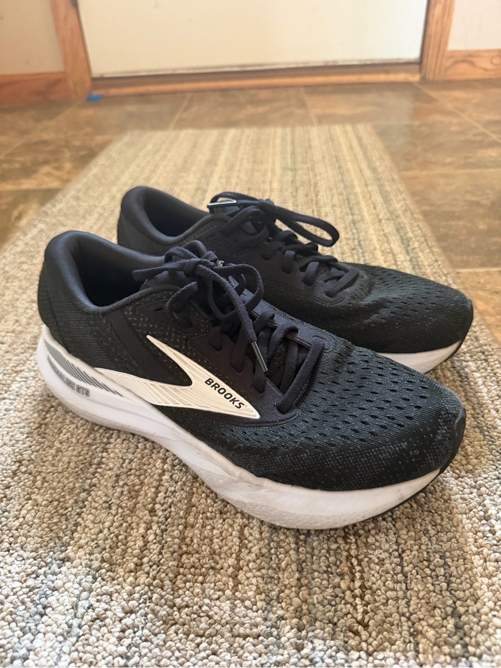 Brooks Men’s Athletic Shoes - Black/White Size 10.5